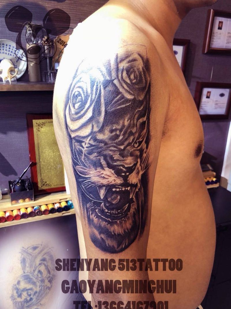遮盖作品纹身图片_手臂欧美写实狮子遮盖纹身图案