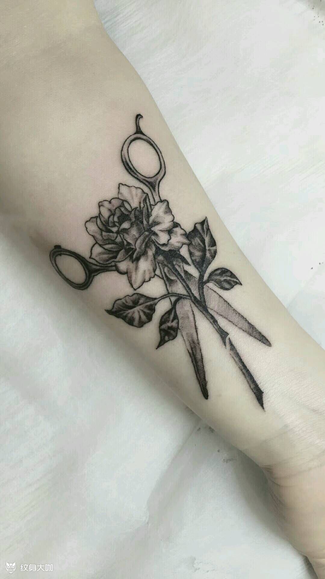 花与剪纹身图片