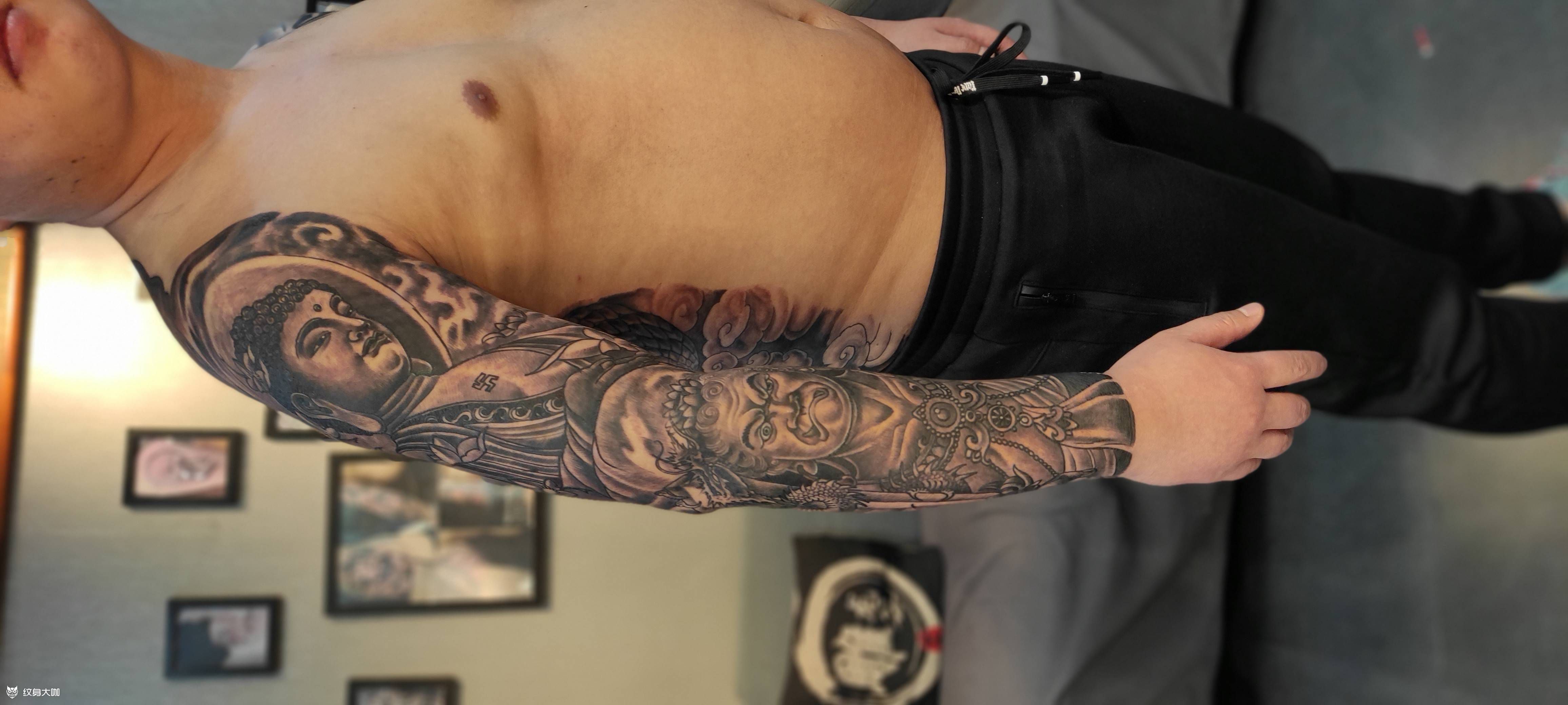 山东铁粉一起纹俩纹身图片_手臂新传统纹身图案