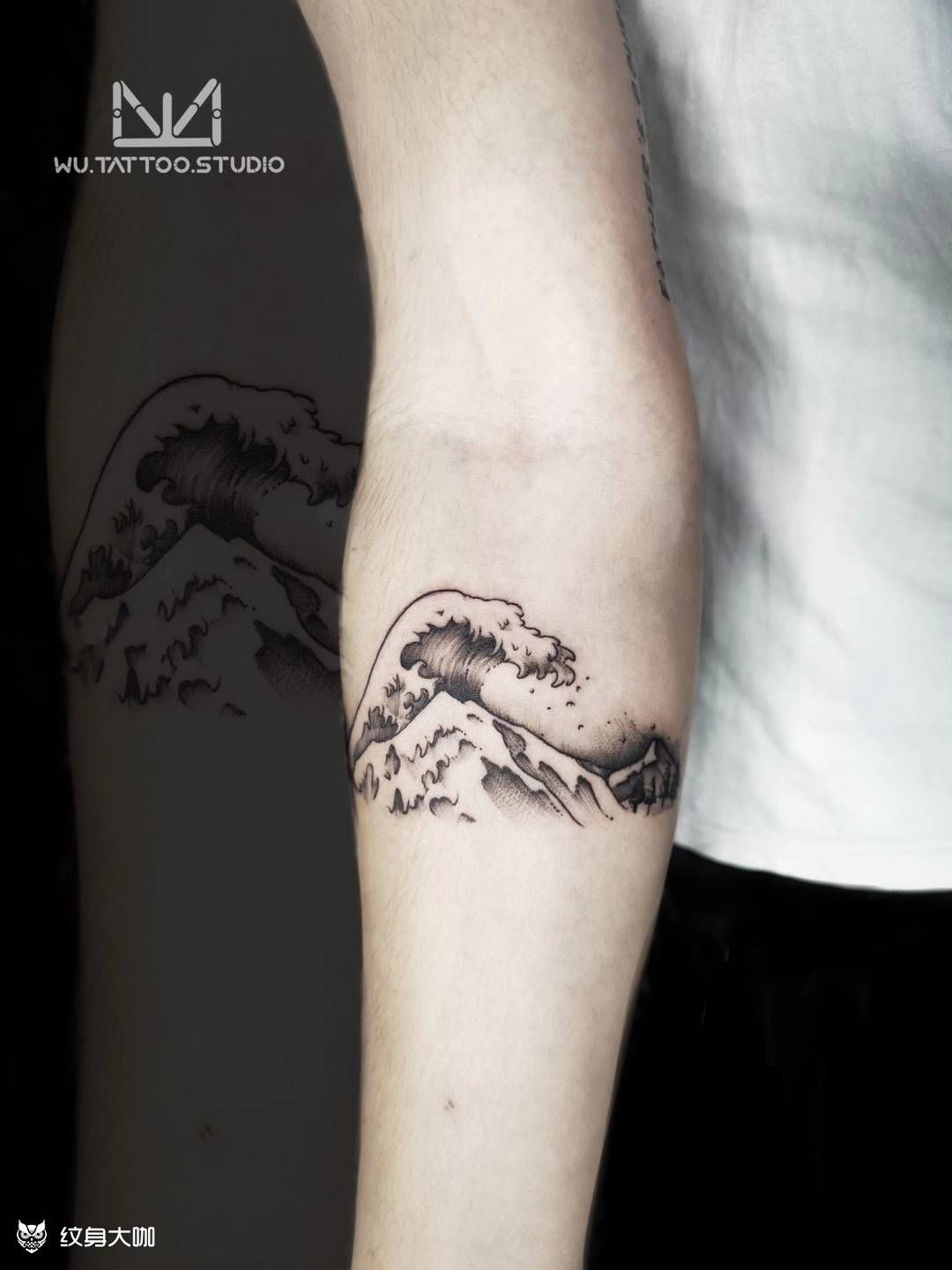 浪里山纹身图片_腿部手臂点刺纹身图案
