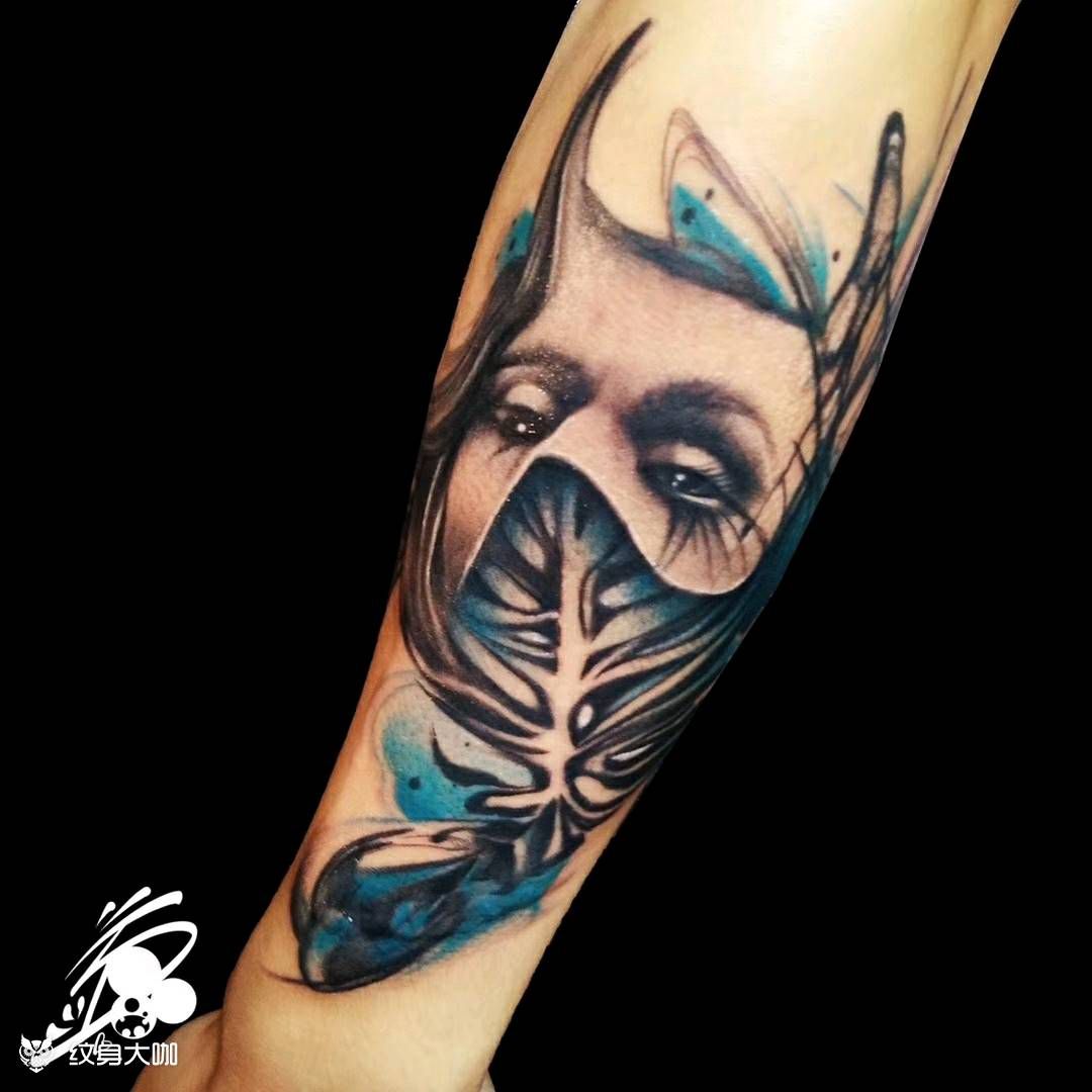 遮盖纹身图片_手臂欧美写实水墨人物肖像遮盖修改纹身图案