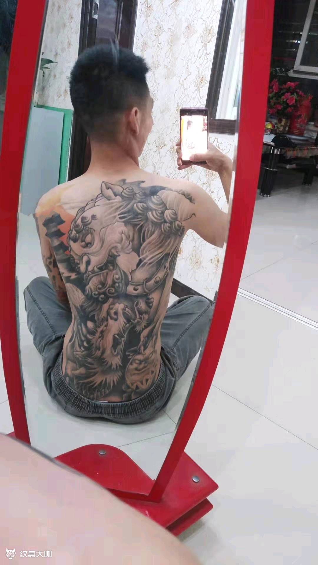 唐狮纹身图片_背部纹身图案