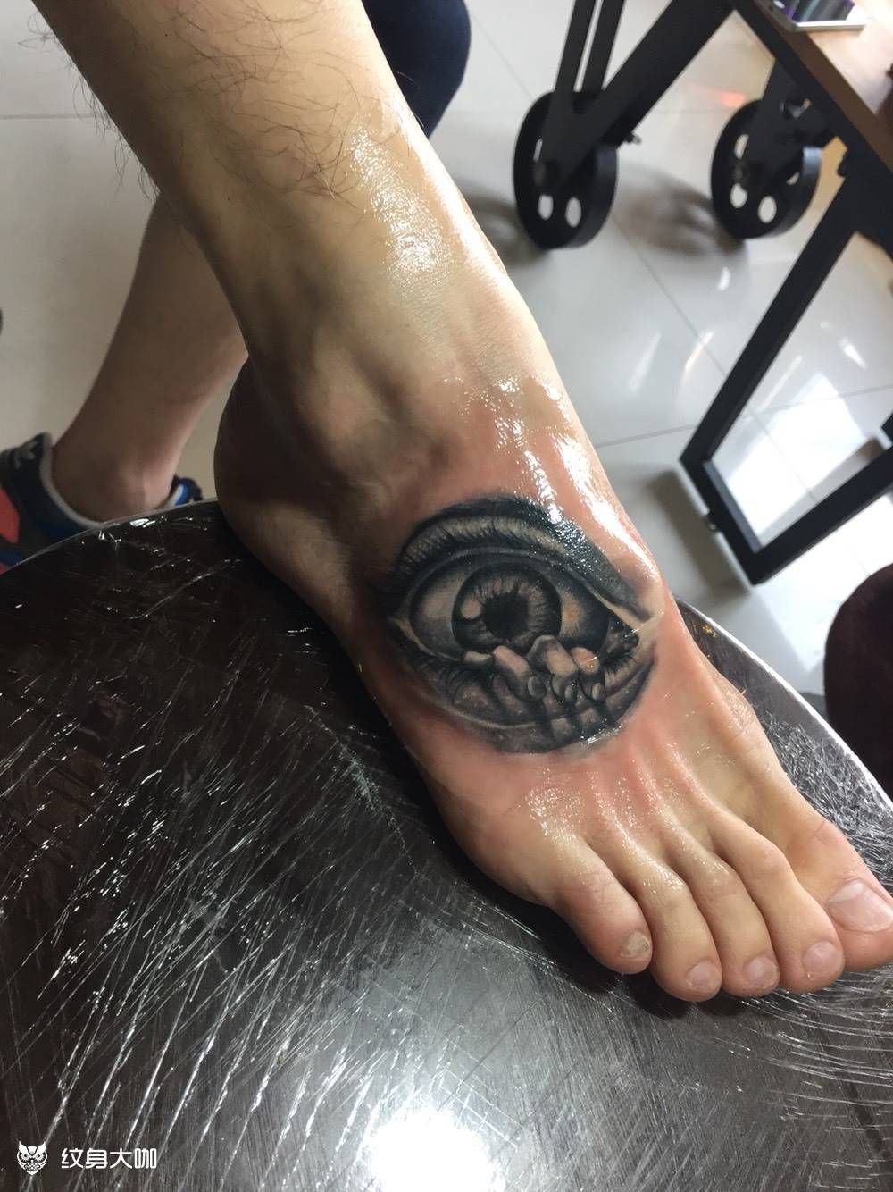 脚面大眼睛纹身图片_成品脚部欧美写实贴纸鬼神纹身图案