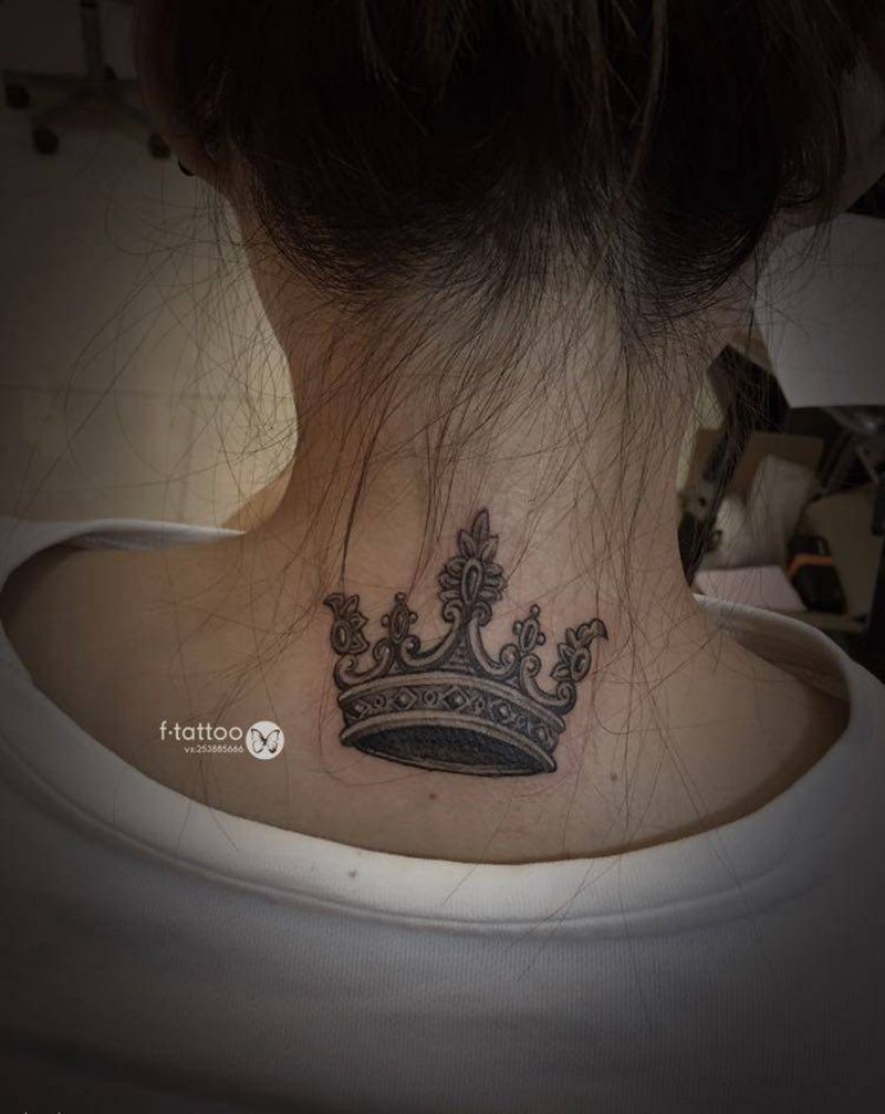皇冠纹身图片_颈部背部皇冠小清新纹身图案