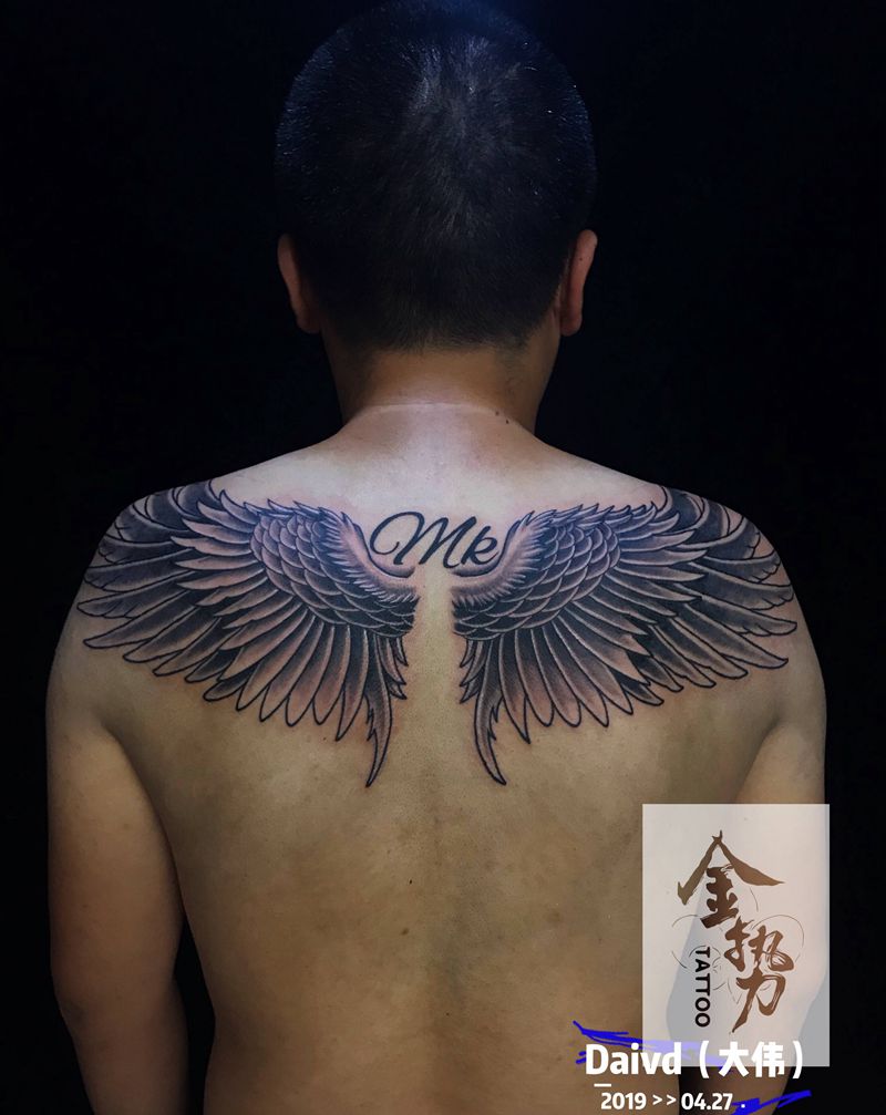 翅膀纹身图片_背部肩部新传统老传统纹身图案