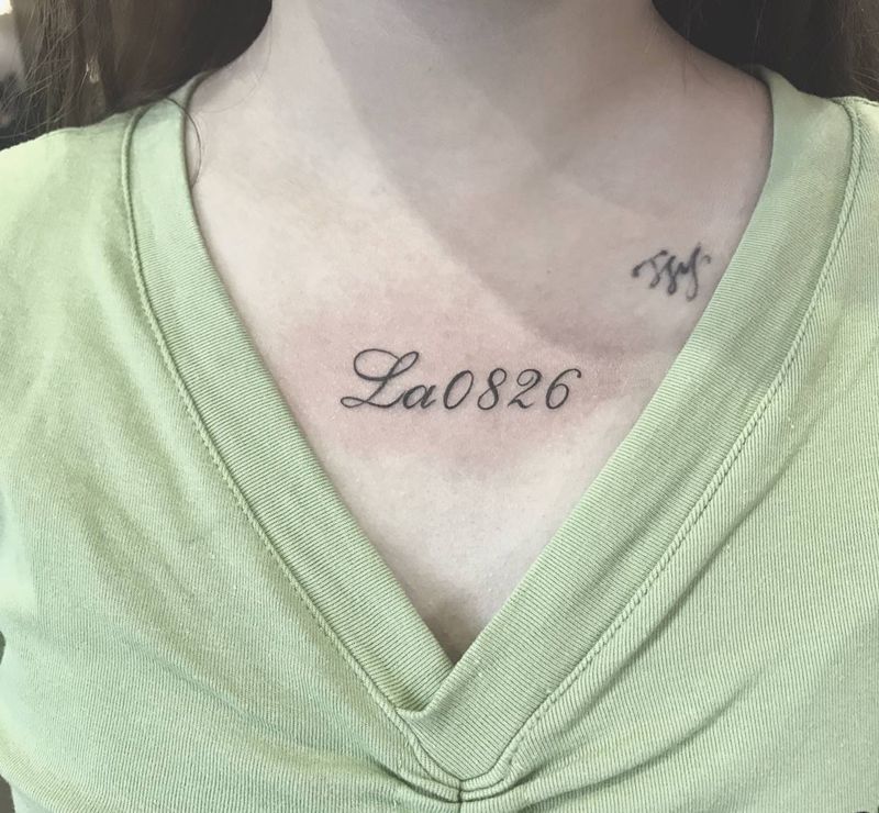字母纹身图片_胸部小图字母纹身图案