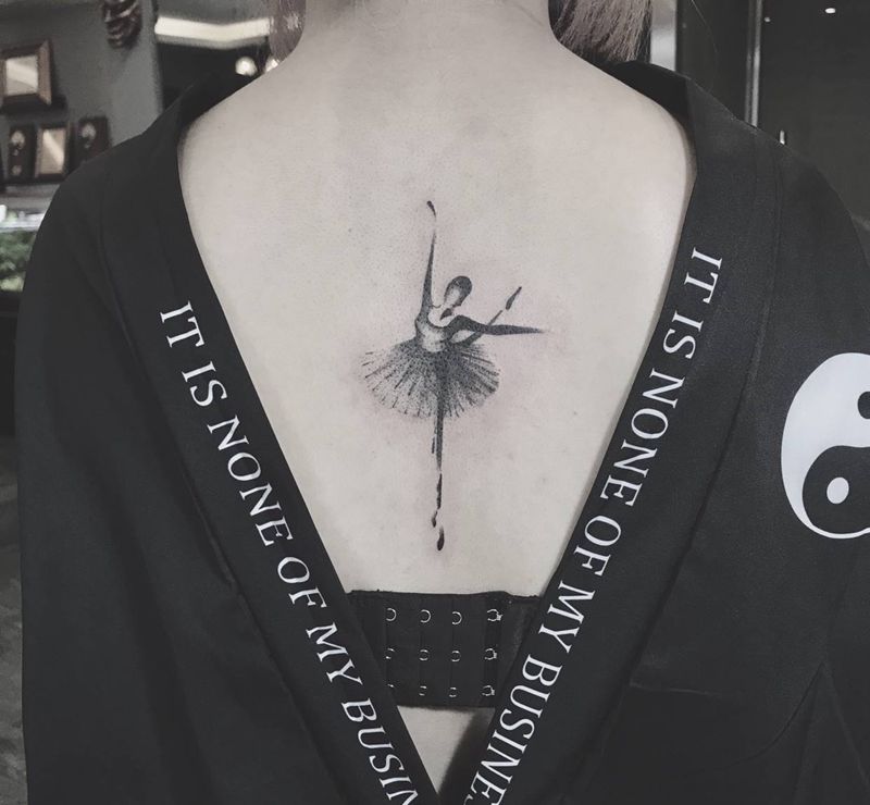 舞者纹身图片_背部水墨人物舞者纹身图案