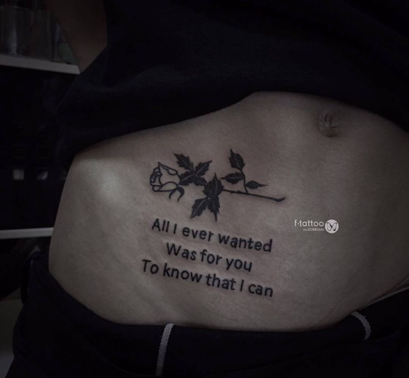 我只想让你知道我可以.纹身图片_腰部玫瑰花英文字母纹身图案