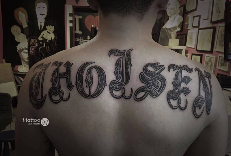 CHO1SEN.纹身图片_背部花体字图腾纹身图案