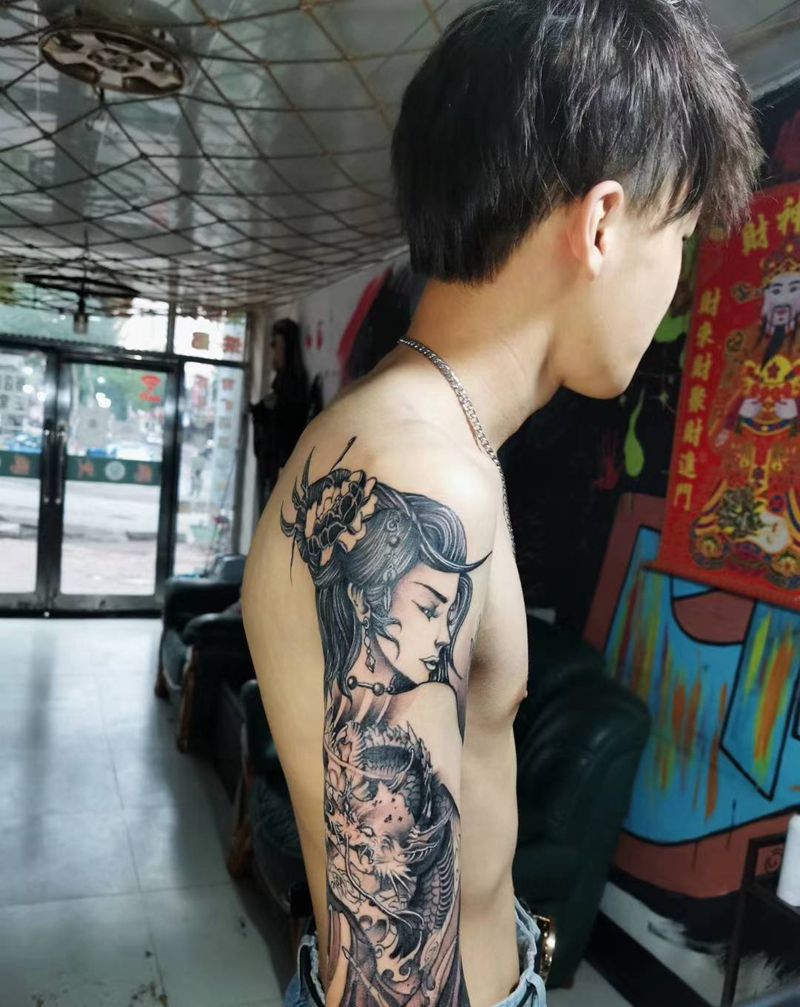 大臂艺妓纹身图片_手臂新传统艺妓纹身图案