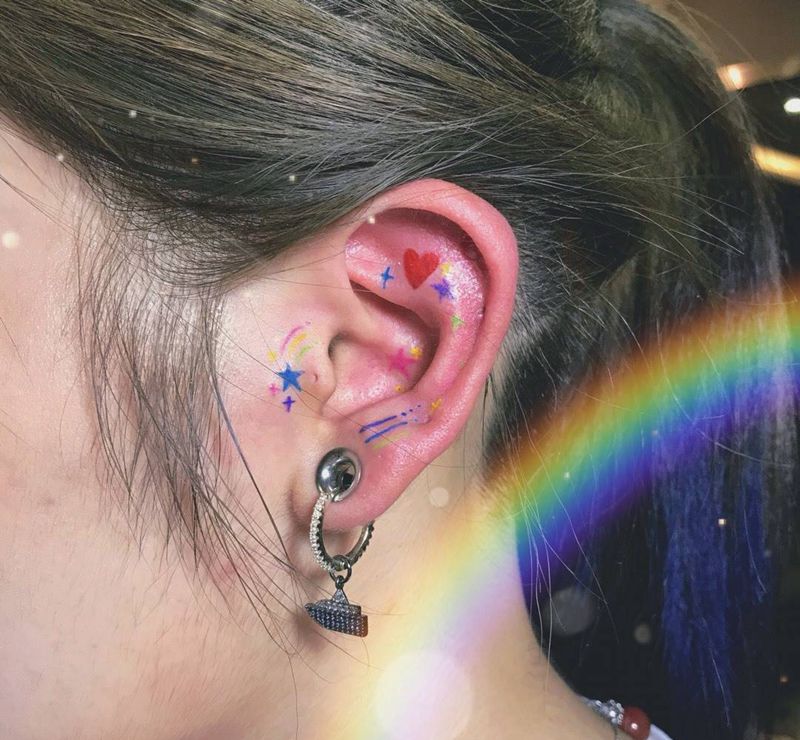 小清新纹身图片_耳部小清新纹身图案