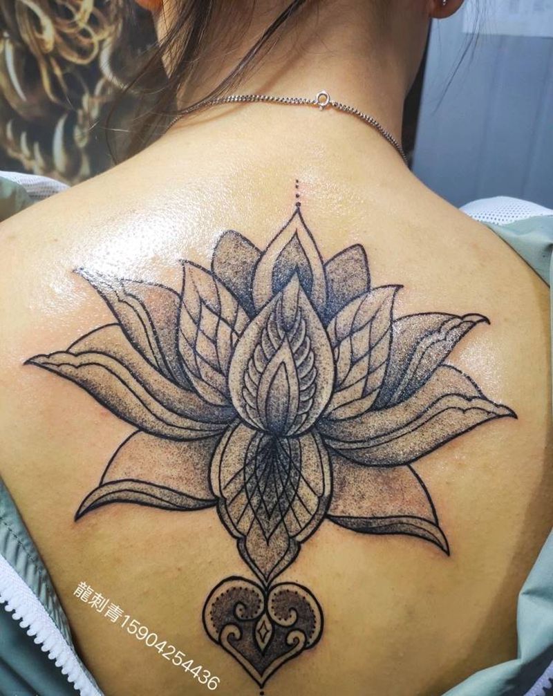 点刺纹身图片_背部点刺纹身图案