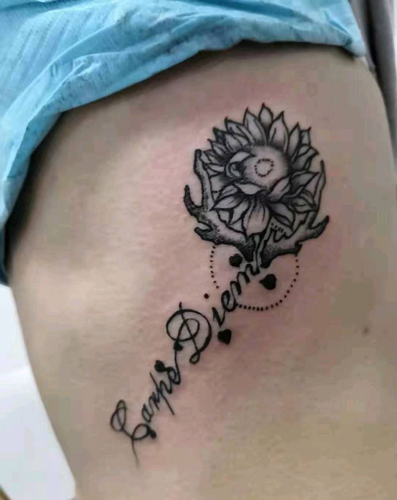 字母向阳花鹿角纹身图片_胸部腹部欧美写实纹身图案