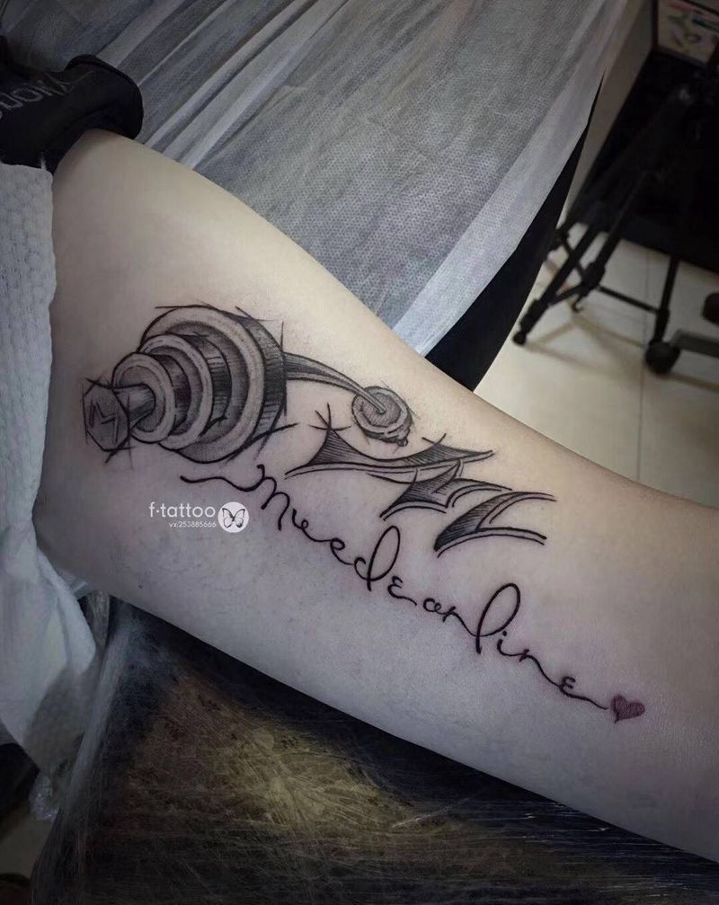 杠铃纹身图片_手臂小清新哑铃英文纹身图案