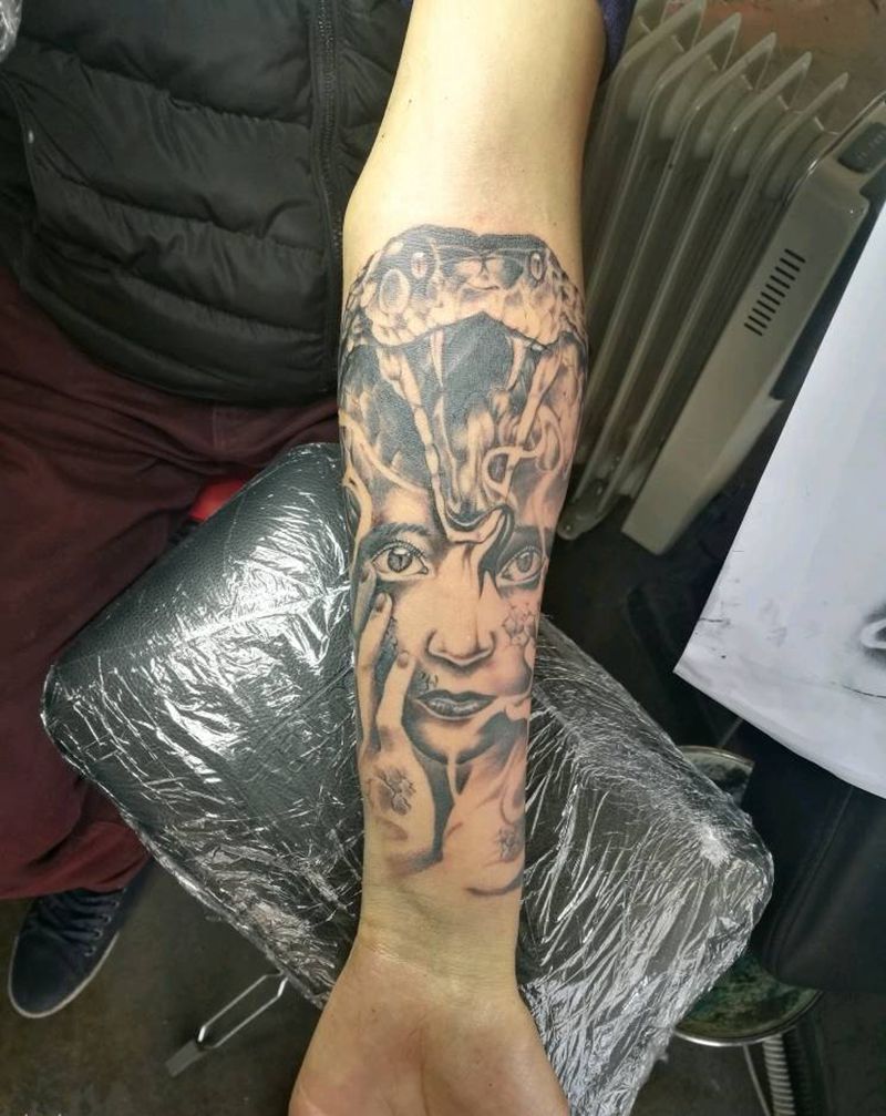 蛇女纹身图片_手臂欧美写实动物鬼神成品纹身图案