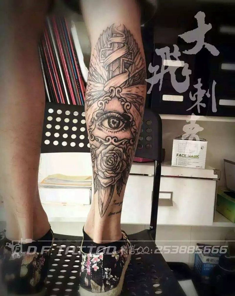 欧美范纹身图片_欧美腿部眼睛花纹身图案