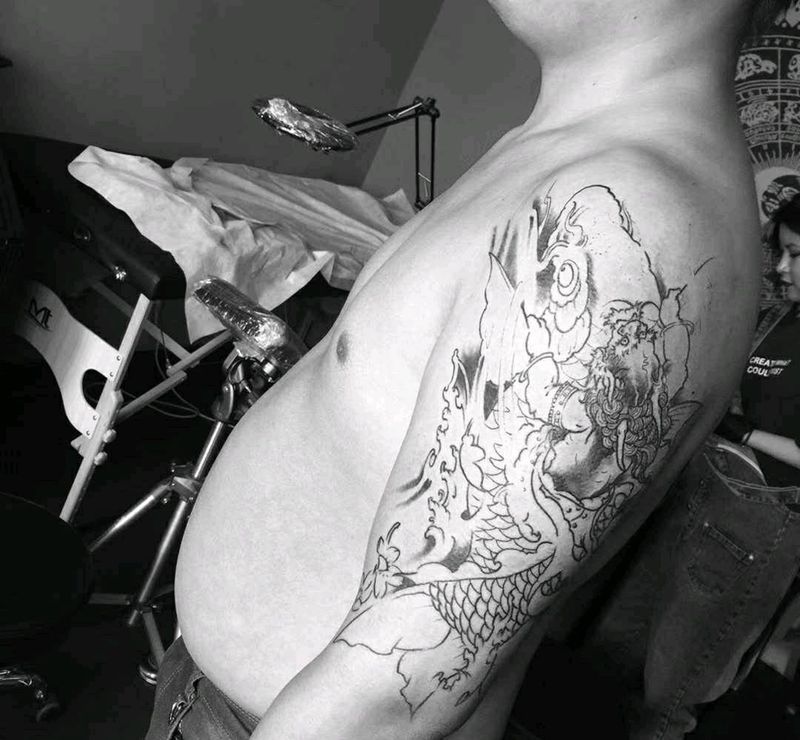 鲤鱼纹身图片_手臂老传统鲤鱼纹身图案