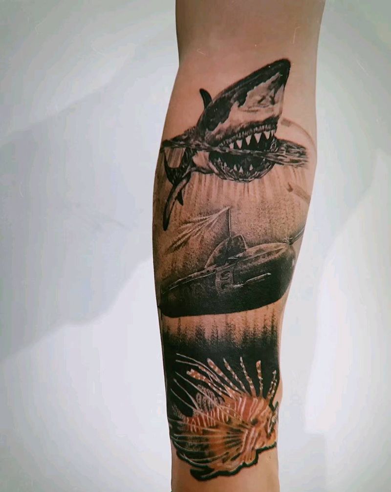 黑灰写实潜水艇纹身图片_手臂欧美写实纹身图案