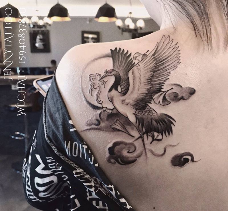 仙鹤纹身图片_肩部背部新传统水墨纹身图案