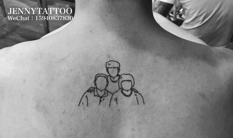 简笔画照片纹身图片_成品背部清新人物几何纹身图案