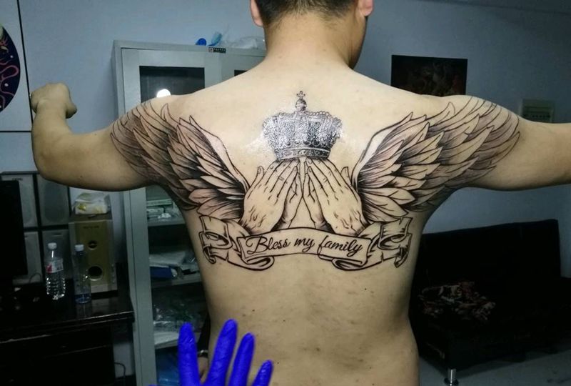 欧美写实翅膀纹身图片_背部欧美写实鬼神宗教成品纹身图案