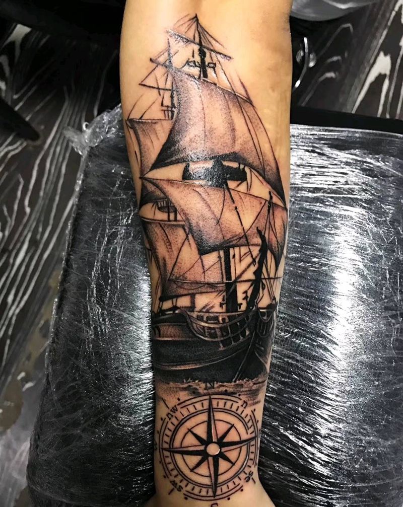 黑灰写实帆船风向标纹身图片_手臂欧美写实纹身图案