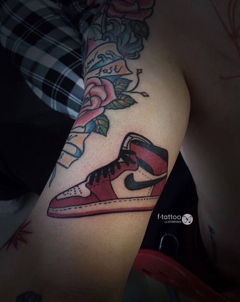 小物件儿.纹身图片_成品手臂欧美清新彩色school纹身图案