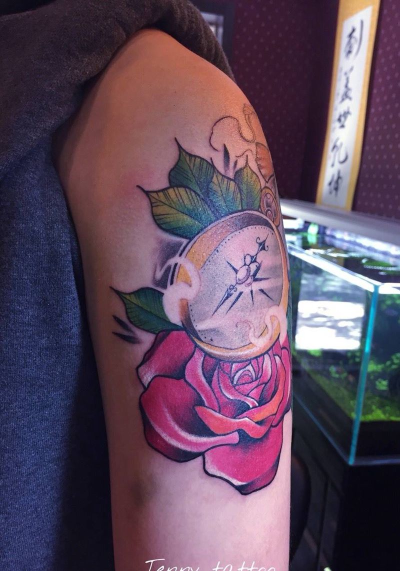 指南针➕玫瑰纹身图片