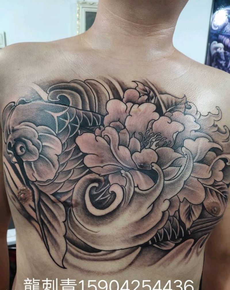 鲤鱼花胸纹身图片_胸部新传统纹身图案
