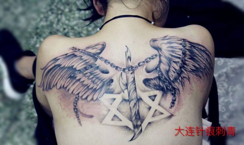 翅膀纹身图片