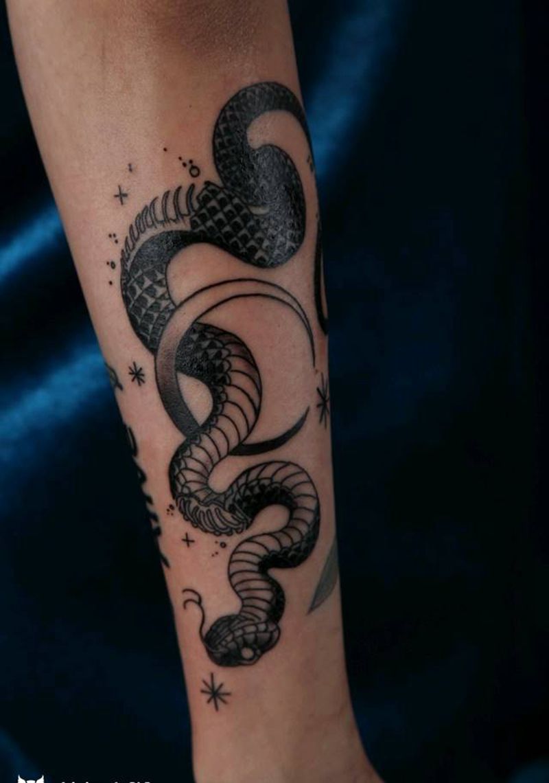 黑蛇纹身图片_几何纹身图案