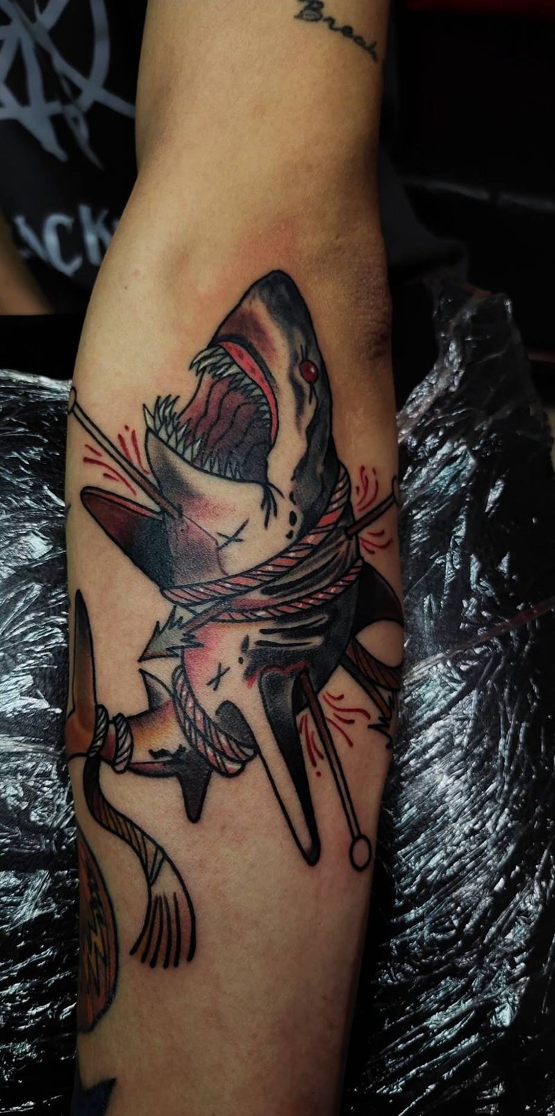 new school鲨鱼纹身图片_手臂New School纹身图案