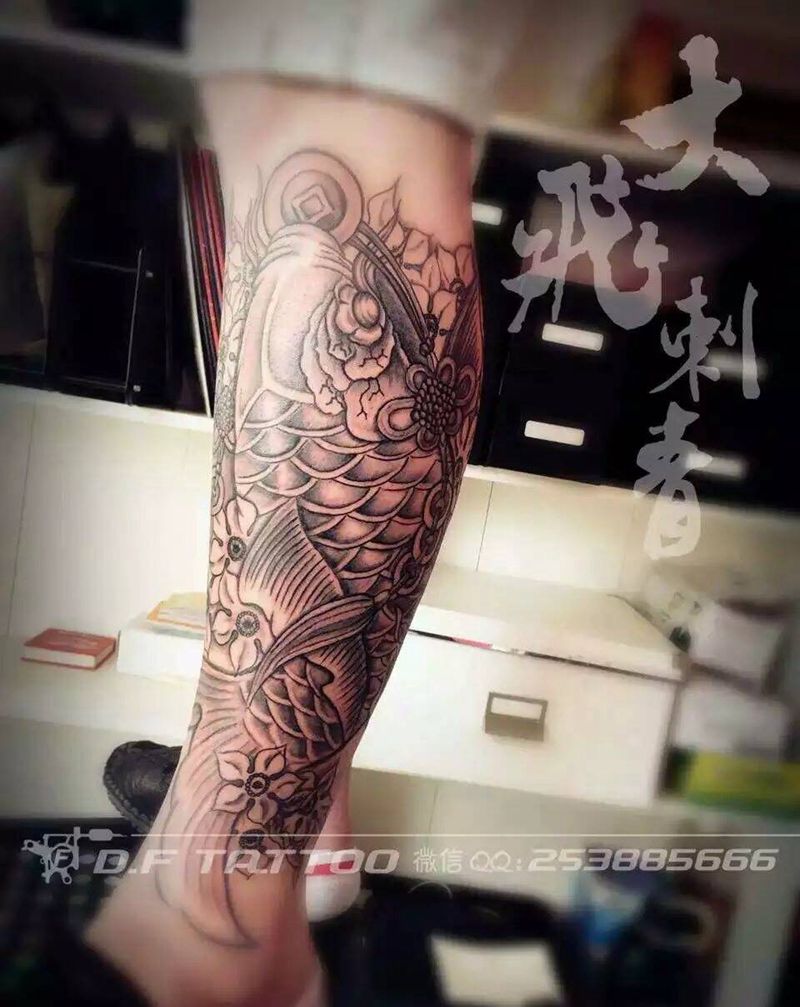 鲤鱼纹身图片_腿部鲤鱼传统纹身图案