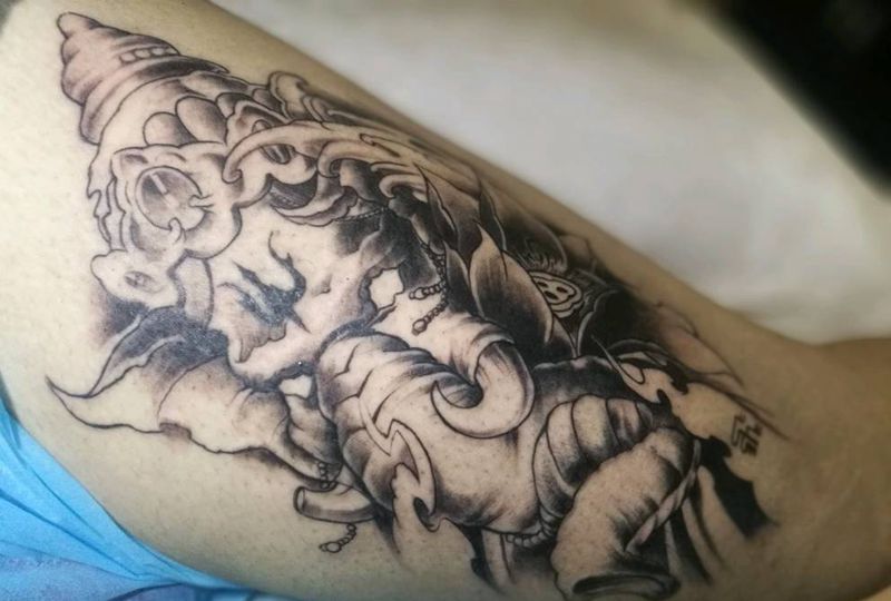 黑白象神纹身图片_腿部传统鬼神成品纹身图案