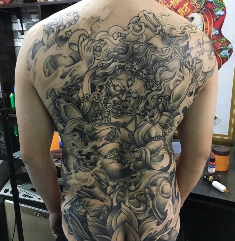 恢复后,满背大黑天纹身图片