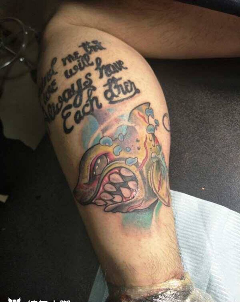 鲨鱼纹身图片_腿部纹身图案