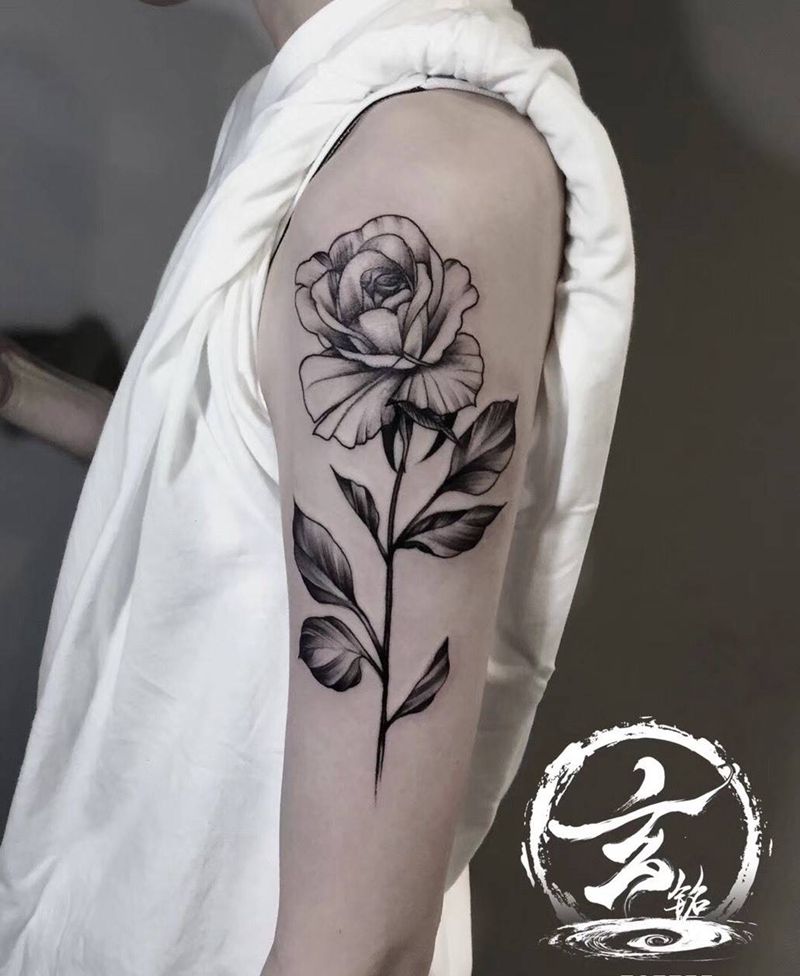 小花上臂纹身图片