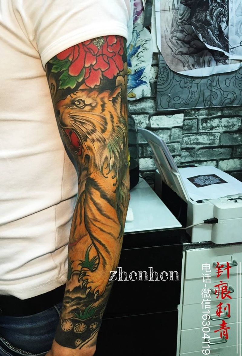 花臂老虎纹身图片