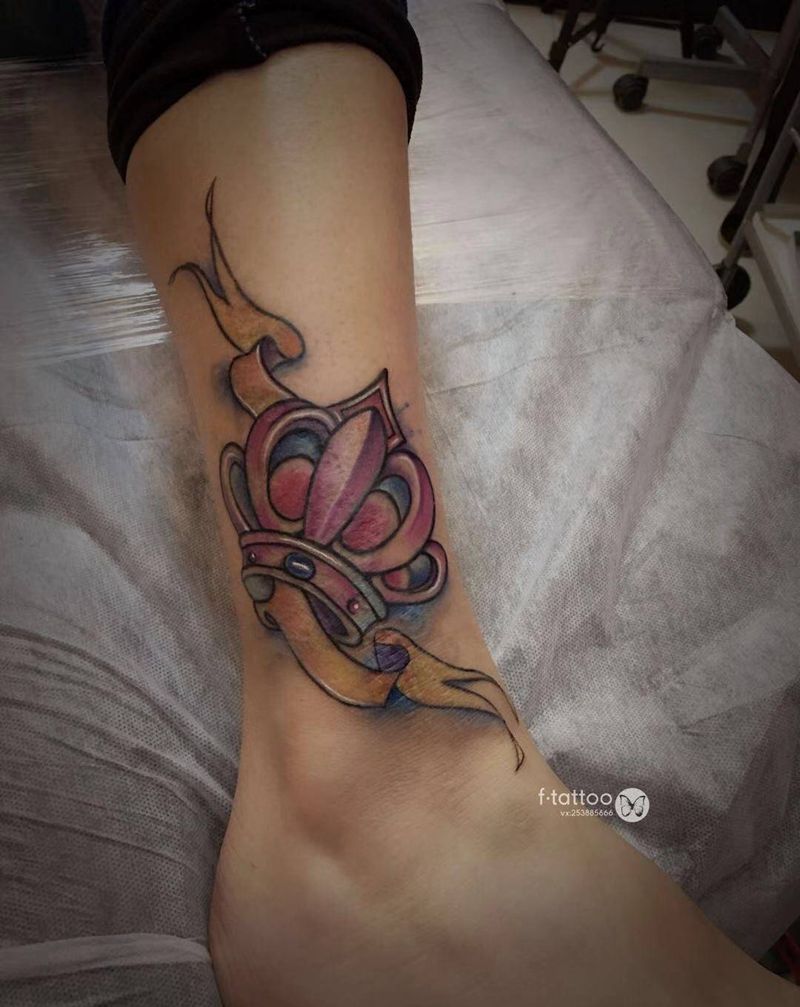 皇冠（伤疤遮盖）纹身图片_腿部脚部水彩小清新皇冠遮盖纹身图案