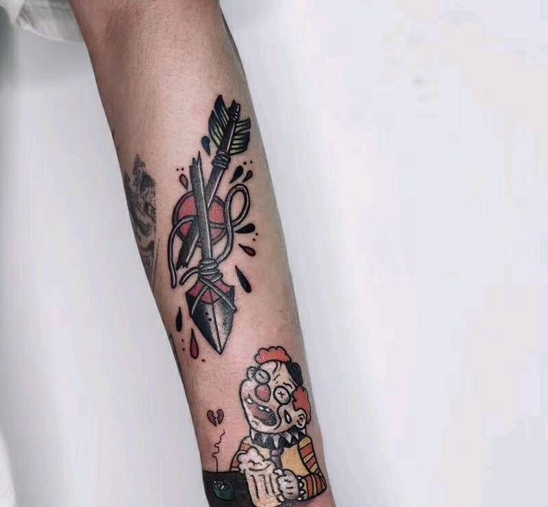 心碎小丑纹身图片_手臂Old School小丑纹身图案