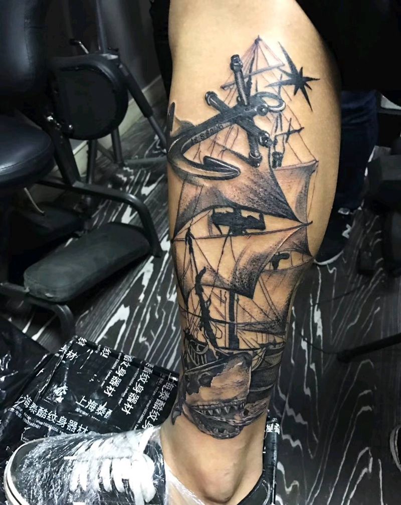 写实鲨鱼帆船纹身图片_腿部欧美写实纹身图案