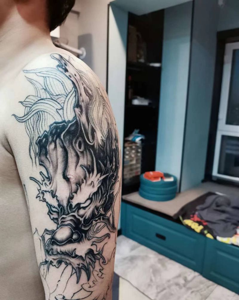 大臂龙头纹身图片_手臂新传统龙荷花水浪纹身图案
