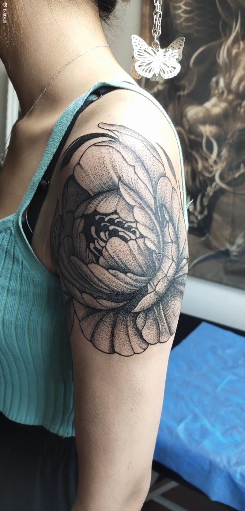 素花纹身图片_手臂点刺纹身图案