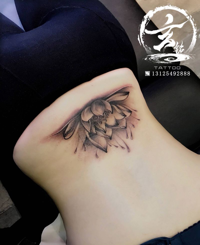 莲花纹身图片_背部新传统纹身图案
