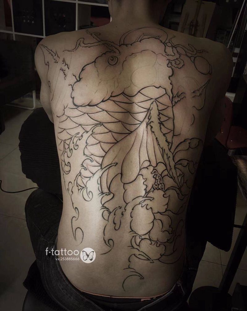 宽窄对比（未完待续…）纹身图片_背部新传统满背鲤鱼纹身图案