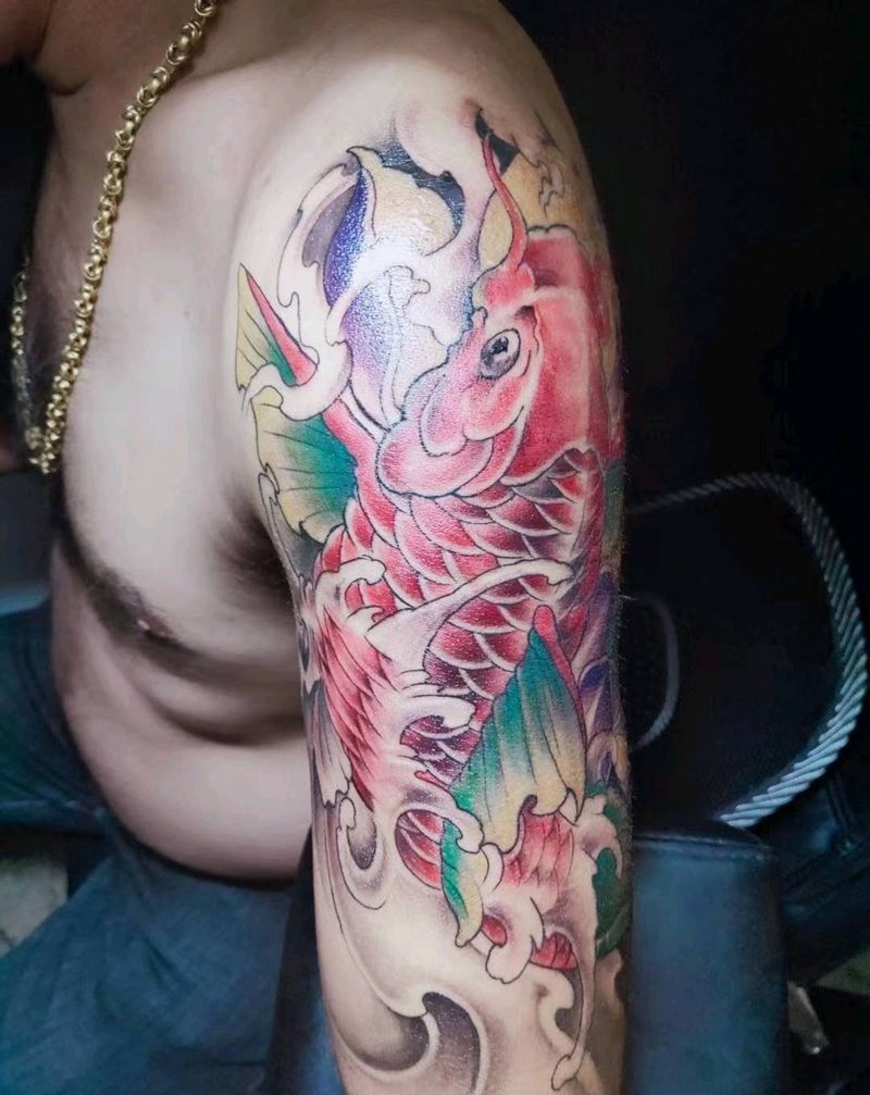 大臂鲤鱼纹身图片_新传统纹身图案