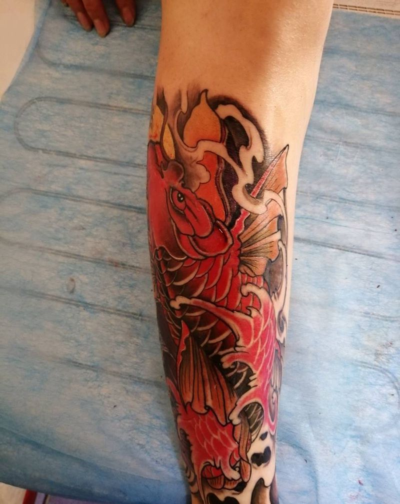 小腿全彩鲤鱼纹身图片