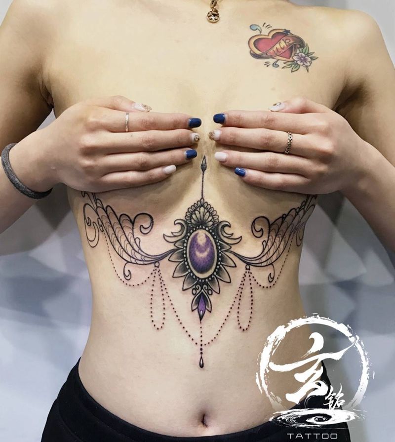 花胸纹身图片_胸部纹身图案