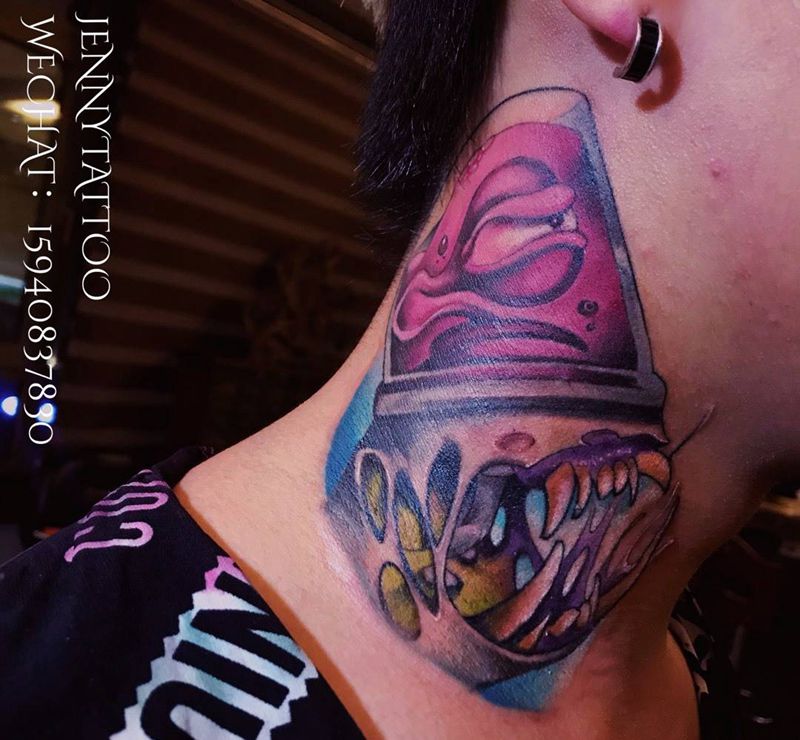 600特价图已售纹身图片_颈部New School纹身图案