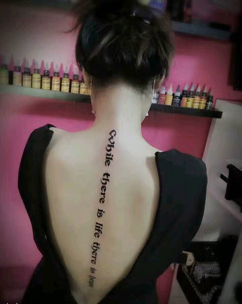 清新字母纹身图片_背部清新字符字母英文成品纹身图案